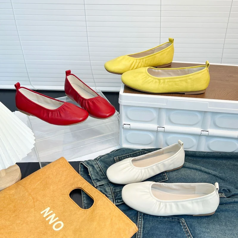 Damen Ballerinas aus feinem Leder mit elastischem Riemen
